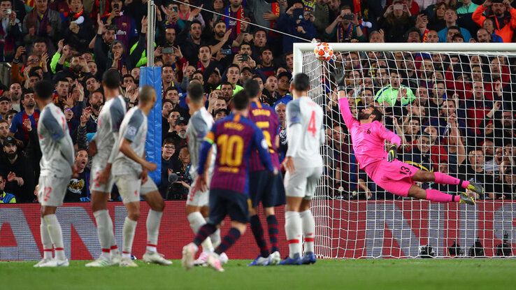 Messi szabadrúgását a világ második legdrágább kapusa sem tudta hárítani (Fotó: Beta/AP)