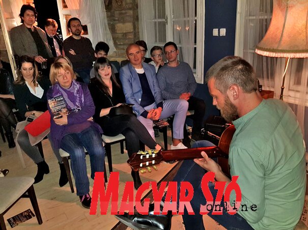 A Bo Inside kreatív központ megnyitóján Igor Motl zenélt a közönségnek (Fotó: Fehér Ildikó) A Bo Inside kreatív központ megnyitóján Igor Motl zenélt a közönségnek (Fotó: Fehér Ildikó)