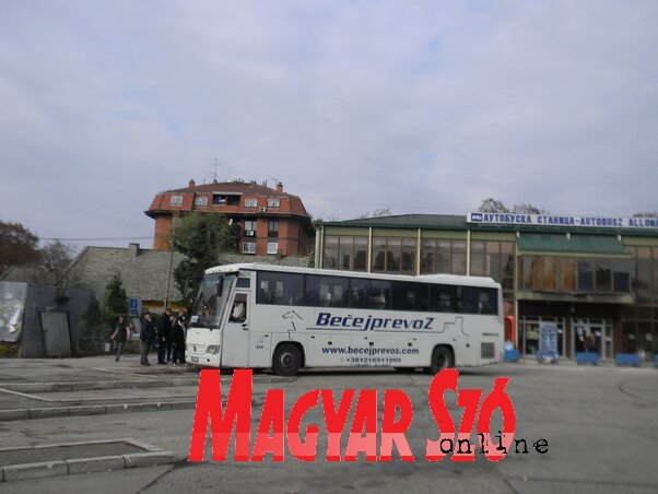 Az utolsó busz vasárnap gördül ki a központban lévő pályaudvarról (Fotó: Fehér Rózsa)