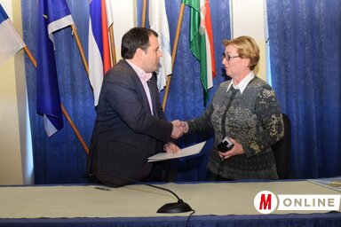 Fejsztámer Róbert polgármester és Raffai Mária, a vállalkozókat tömörítő szervezet elnöke (Puskás Károly felvétele)