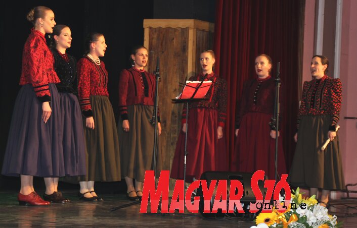 A Szajkó énekegyüttes a lemezbemutató koncerten (Tóth Péter felvétele) A Szajkó énekegyüttes a lemezbemutató koncerten (Tóth Péter felvétele)