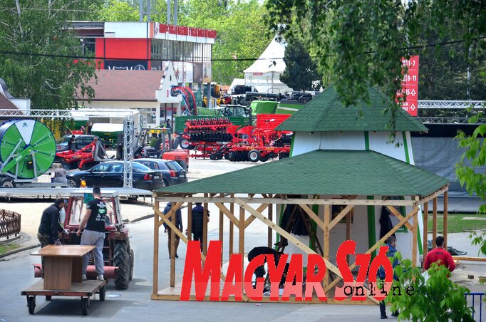 Javában folynak az előkészületi munkálatok (Fotó: Dávid Csilla)