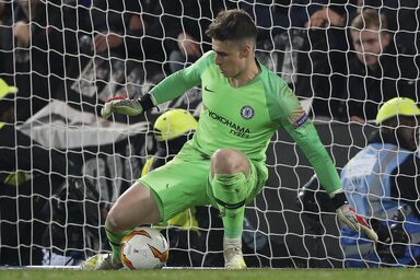 Kepa lábbal hárította Hinteregger tizenegyesét (Fotó: Beta/AP)