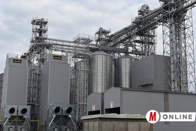 A Gebi modern, 50 ezer tonna kapacitású szárító-tárolója óránként 400 tonnányi napraforgót tud átvenni (Ótos András felvétele)