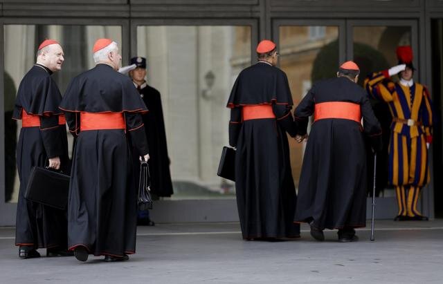 Péntekre mind a 115 pápaválasztó bíboros megérkezett a Vatikánba (Beta/AP)
