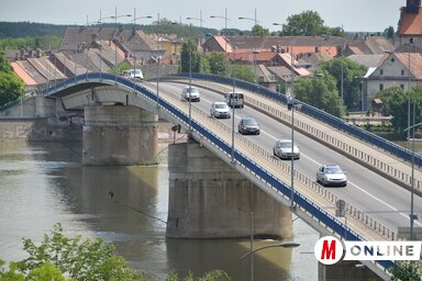 Hamarosan felújítják a Szabadság és a Péterváradi híd útburkolatát, járdáit (Ótos András felvétele)
