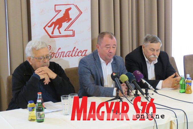 Pál Károly, Bunford Tivadar és Kislinder Gábor a sajtótájékoztatón (Kiss Zoltán felvétele)