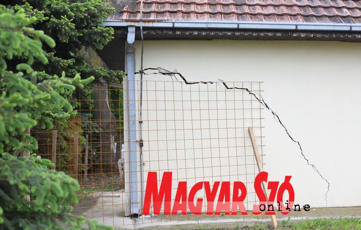 Rohamosan süllyed a kápolna keleti szárnya ( Lakatos János felvétele)