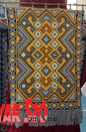 A művészi szintre emelt háziszőttes egyik darabja (Fotó: Bozsoki Valéria) A művészi szintre emelt háziszőttes egyik darabja (Fotó: Bozsoki Valéria)