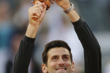 Đoković a madridi trófeával (Fotó: Beta/AP)