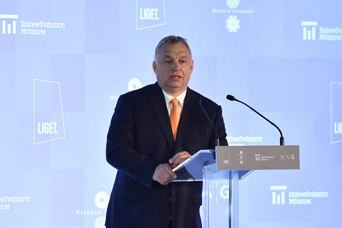 Orbán Viktor magyar miniszterelnök beszédet mond a Liget Budapest projekt keretében felépült Országos Múzeumi Restaurálási és Raktározási Központ épületének átadásán (Fotó: MTI/Máthé Zoltán)