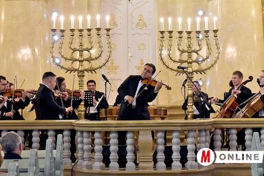 Mága Zoltán a Szabadkai Zsinagógában (Gergely Árpád felvétele)