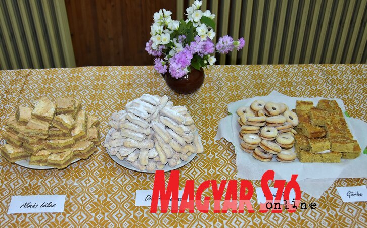 Almás béles, darált keksz, gurábli, görhe (Fotó: Gergely József)