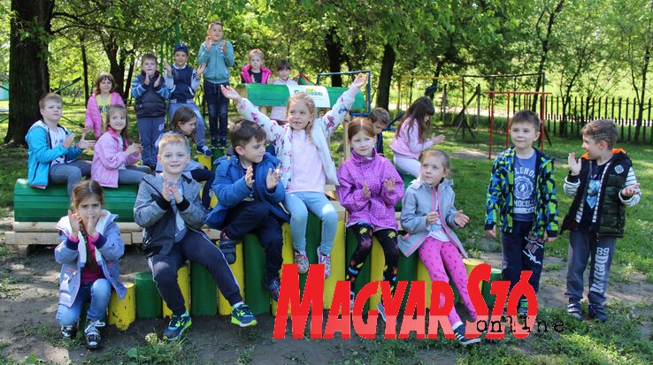 Új játékok a magyarkanizsai Tisza-parti strandon (Szabó Nóra felvétele) Új játékok a magyarkanizsai Tisza-parti strandon (Szabó Nóra felvétele)