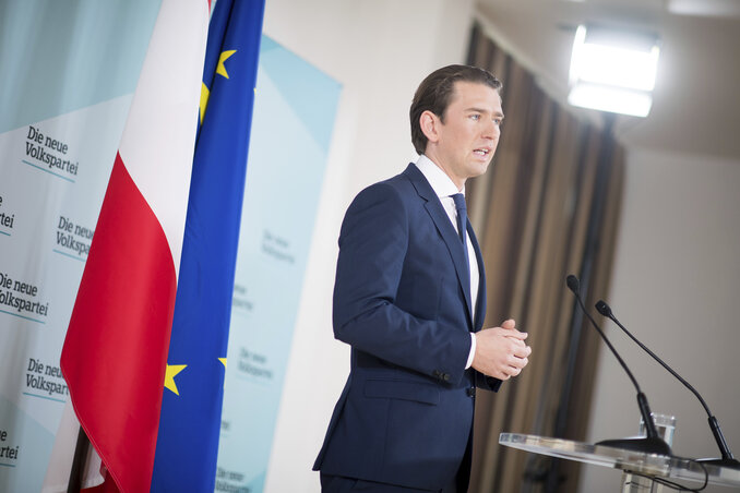 Sebastian Kurz bécsi sajtóértekezletén az előrehozott választásokról beszélt (Fotó: AP/Beta)