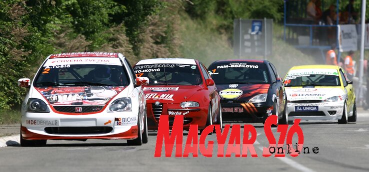 A hétvégén tartják meg Mišelukon az Újvidék Nagydíja 2019 autóversenyt, több mint 90 résztvevőt várnak a versenyre. A rangos sportesemény beharangozása minden évben tematikus akciókkal történik város-szerte (Ótos András archív felvétele) A hétvégén tartják meg Mišelukon az Újvidék Nagydíja 2019 autóversenyt, több mint 90 résztvevőt várnak a versenyre. A rangos sportesemény beharangozása minden évben tematikus akciókkal történik város-szerte (Ótos András archív felvétele)