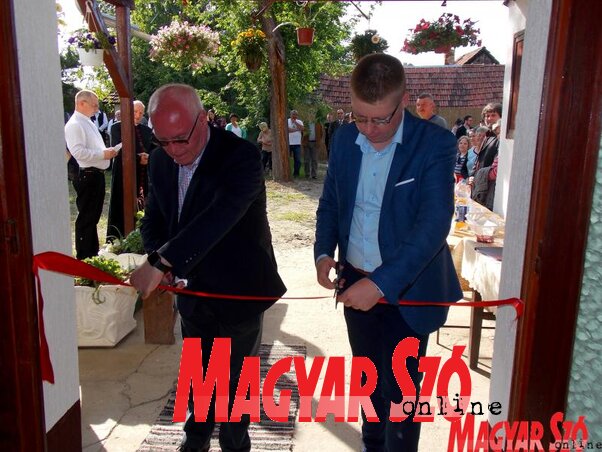 Hajnal Jenő jelenlétében felavatták a Takáts Raffael Magyar Kultúrkör felújított épületét (Horváth Zsolt felvétele)