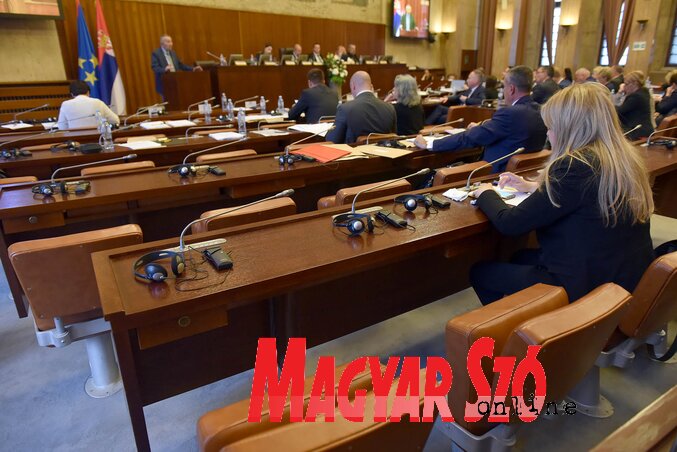 Üresen maradtak az ellenzéki padsorok (Fotó: Ótos András) Üresen maradtak az ellenzéki padsorok (Fotó: Ótos András)