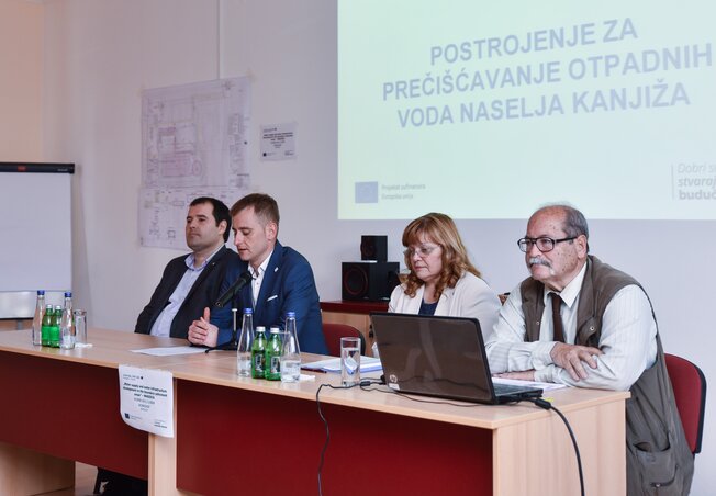 Fejsztámer Róbert, Dávid József, Vesna Markotić és Cinkler Rudolf a rendezvényen (Herédi Krisztián felvétele) Fejsztámer Róbert, Dávid József, Vesna Markotić és Cinkler Rudolf a rendezvényen (Herédi Krisztián felvétele)
