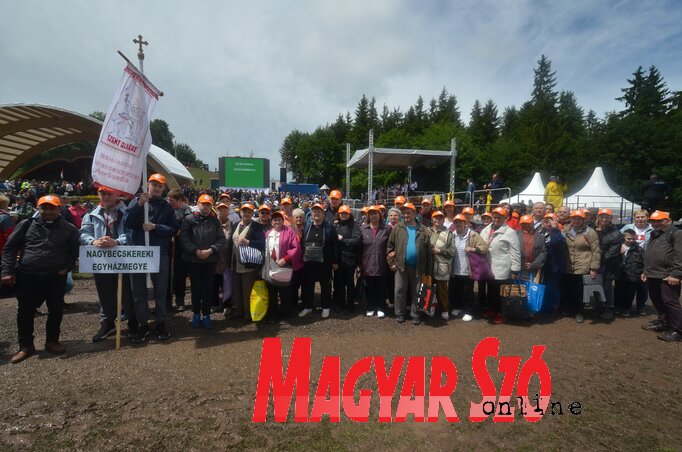 Nagybecskereki zarándokok (Fotó: Ótos András) Nagybecskereki zarándokok (Fotó: Ótos András)
