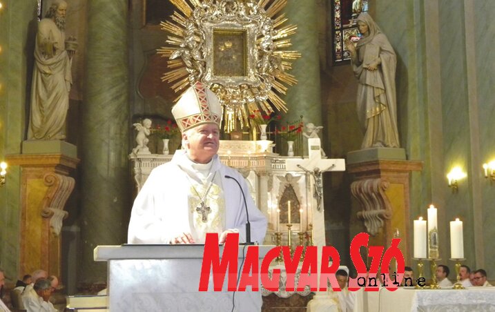 Msgr. Német László: Azért szeretnék imádkozni, hogy legyen béke a világon, legyen politikai béke, társadalmi béke, de épp úgy legyen béke a nemzetek között, a kisebbség és a többség között (Kecskés István felvétele) Msgr. Német László: Azért szeretnék imádkozni, hogy legyen béke a világon, legyen politikai béke, társadalmi béke, de épp úgy legyen béke a nemzetek között, a kisebbség és a többség között (Kecskés István felvétele)