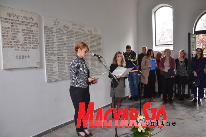 Noa Levy konzul asszony mond beszédet (Kazinczy Paszterkó Diana felvétele) Noa Levy konzul asszony mond beszédet (Kazinczy Paszterkó Diana felvétele)