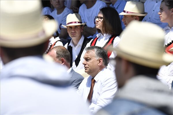 Orbán Viktor miniszterelnök a nemzeti összetartozás napján tartott sátoraljaújhelyi ünnepségen (Fotó: MTI)