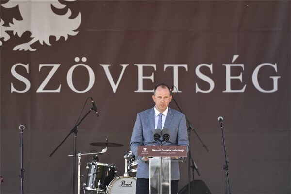 Csáky Csongor, a Rákóczi Szövetség elnöke beszédet mond (Fotó: MTI)