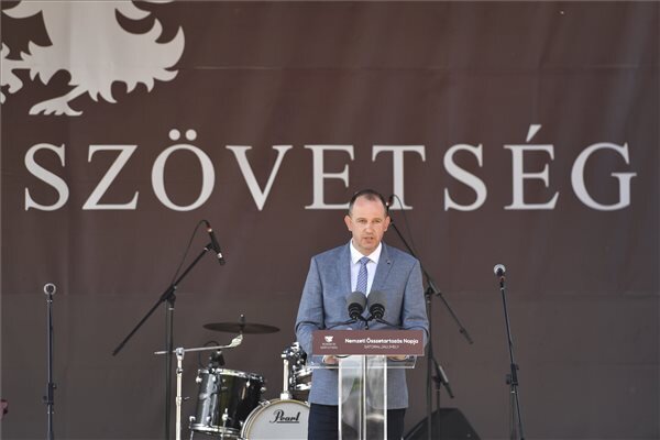 Csáky Csongor, a Rákóczi Szövetség elnöke beszédet mond (Fotó: MTI) Csáky Csongor, a Rákóczi Szövetség elnöke beszédet mond (Fotó: MTI)