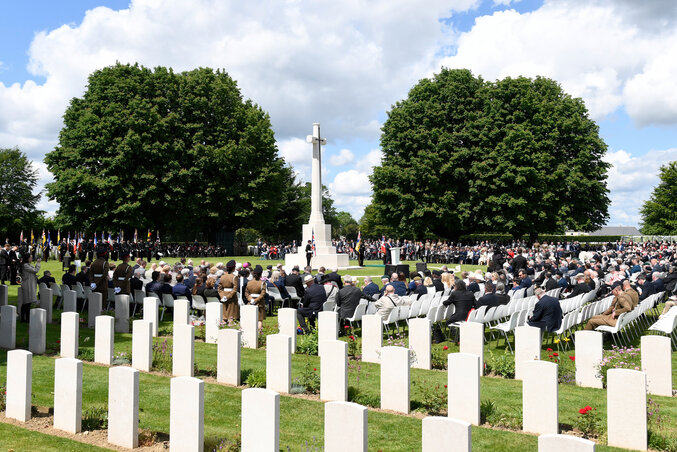 A normandiai katonai temetőkben 110 ezer katona nyugszik, a partraszállás időszakában naponta többen haltak meg, mint az I. világháború legvéresebb csatáiban (Fotó: AP via Beta)