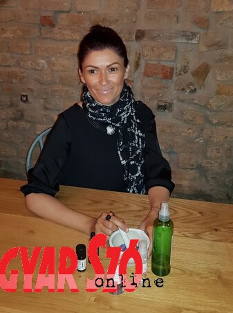 Tanja Simović munka közben (Fehér Ildikó felvétele) Tanja Simović munka közben (Fehér Ildikó felvétele)