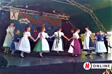 Az Ispiláng gyermektánccsoport föllépése (Gruik Zsuzsanna felvétele)