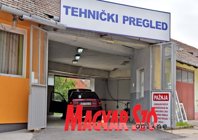 A műszakilag kifogástalan autó érdekében mindenkinek be kell tartania a 30 perces vizsgálatot (Gergely Árpád felvétele) A műszakilag kifogástalan autó érdekében mindenkinek be kell tartania a 30 perces vizsgálatot (Gergely Árpád felvétele)