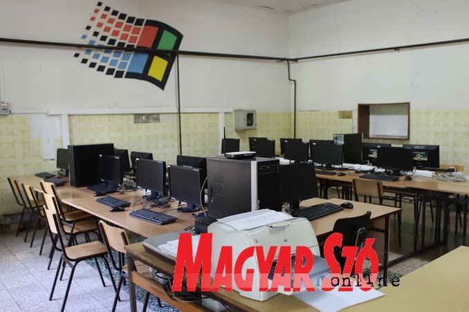 A meglévő informatikai felszerelés már több mint tízéves (Lakatos János felvétele) A meglévő informatikai felszerelés már több mint tízéves (Lakatos János felvétele)