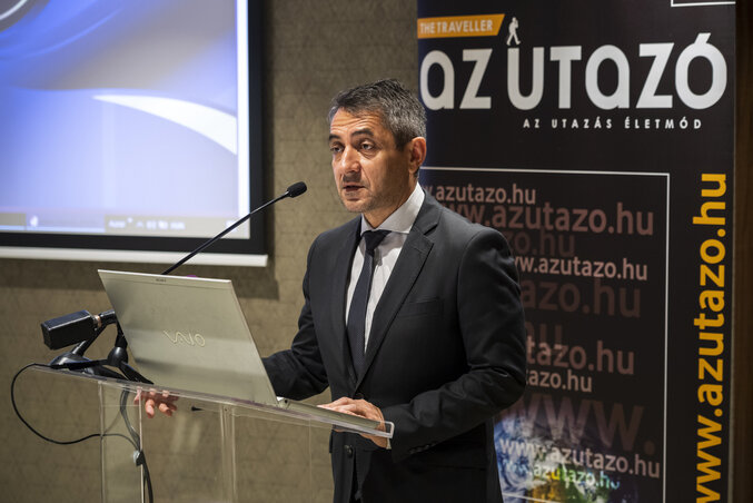 Potápi Árpád János államtitkár beszédet mond a díjátadón (Fotó: MTI)
