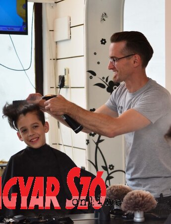 Miskei Noah: Óvodáskorom óta járok ide, és mindig szép frizurát kapok (Fotó: Dávid Csilla) Miskei Noah: Óvodáskorom óta járok ide, és mindig szép frizurát kapok (Fotó: Dávid Csilla)