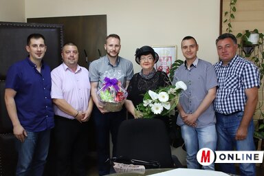 Az önkormányzat vezetősége fogadja Szőke Annát (Lakatos János felvétele)