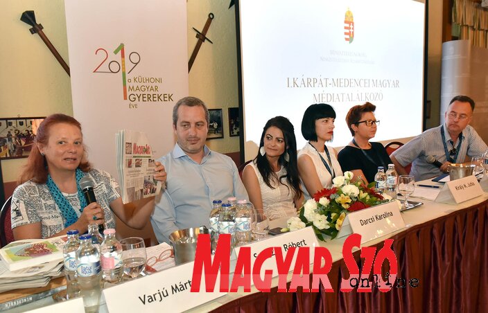 A Magyar Szót Varjú Márta főszerkesztő mutatta be (Ótos András felvétele)