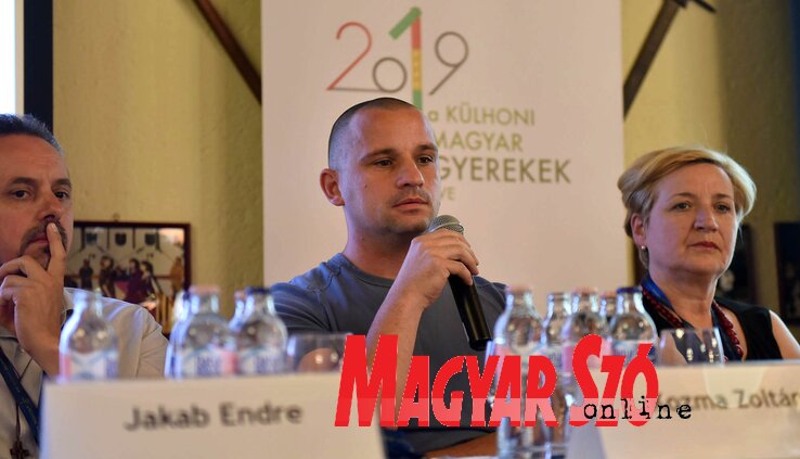 A Kárpát-medencei magyar televíziós és rádiós körkép keretében a Pannon RTV-ről Kozma Zoltán programigazgató beszélt (Ótos András felvétele) A Kárpát-medencei magyar televíziós és rádiós körkép keretében a Pannon RTV-ről Kozma Zoltán programigazgató beszélt (Ótos András felvétele)