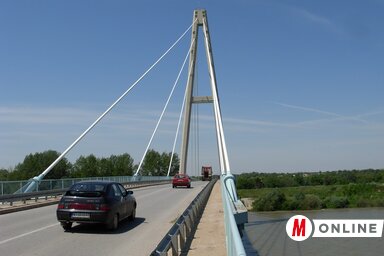 Az adai függőhidat 2010 decemberében adták át a közúti forgalomnak (Csincsik Zsolt felvétele)