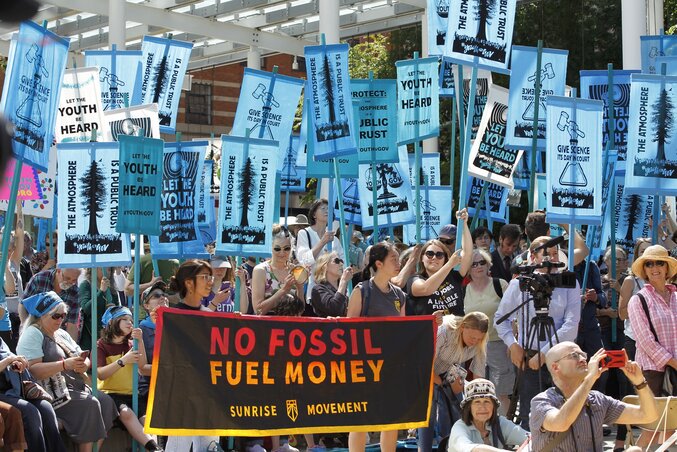 Kedden Portlandban nagyszabású megmozdulást tartottak, a környezetkárosító  amerikai energiapolitika ellen tüntetve (Fotó: AP via Beta)