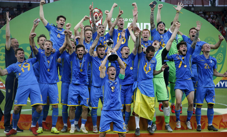 Az ünneplő ukrán válogatott (Fotó: Beta/AP)
