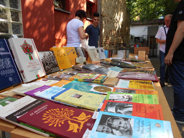 Egy napra könyvekkel bővült a zentai piac kínálata