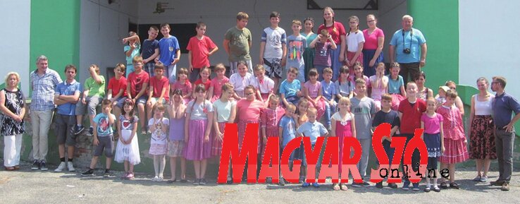 A muzslyai Kincses tarisznya tábor résztvevői (Kónya-Kovács Otília felvétele)