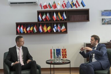 Szijjártó Péter Bujar Oszmanival tárgyal (Fotó: MTI)