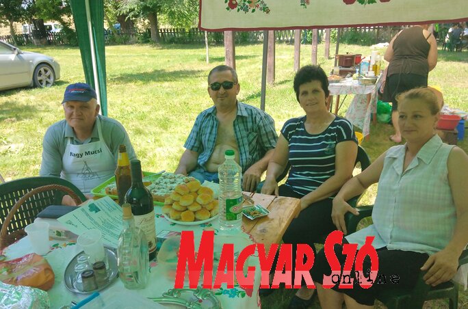 Ők főzték a legjobb nyúlpaprikást (Jenei Klementína felvétele) Ők főzték a legjobb nyúlpaprikást (Jenei Klementína felvétele)