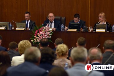 A zárszámadás mellett a tartományi intézmények pénzügyi jelentéseit is megvitatták (Ótos András felvétele)