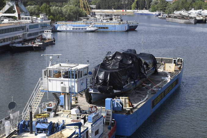 A kiemelt Hableányt az újpesti kikötőbe szállítják (Fotó:MTI)