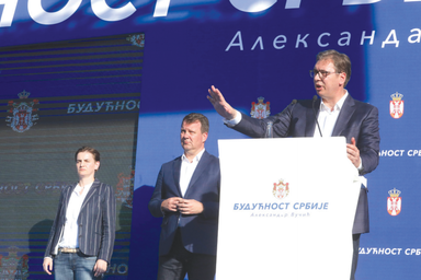 Ana Brnabić, Igor Mirović és Aleksandar Vučić a Szerbia jövője kampány zombori állomásán (Fotó: Beta)