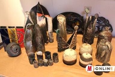 Korábbi évekből néhány rakukerámia alkotás (Szabó Nóra felvétele)